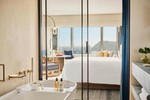 Panorama King Room with City View
