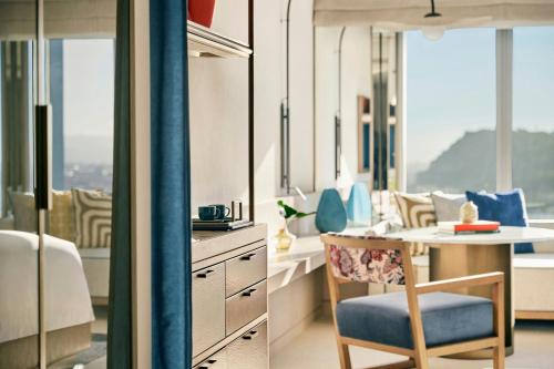 Panorama King Room with City View