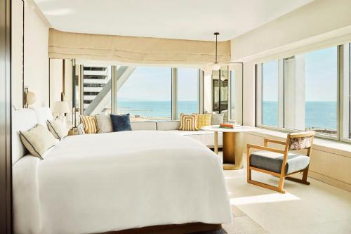 Seascape Corner King room with Sea Front
