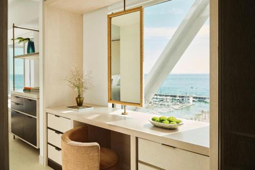 Seascape Corner King room with Sea Front