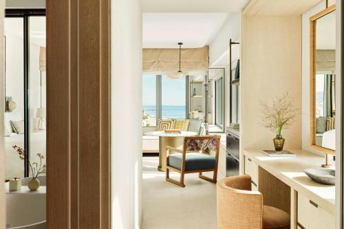 Seascape Corner King room with Sea Front