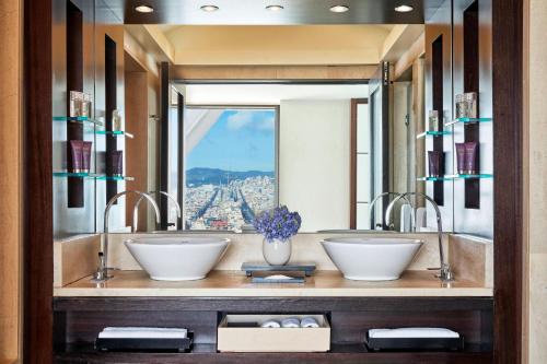 One-Bedroom Suite with Two Double Beds and City View