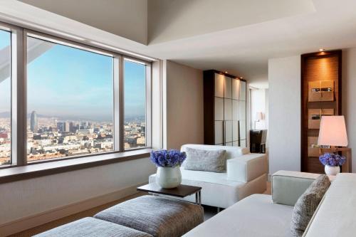One-Bedroom Suite with Two Double Beds and City View