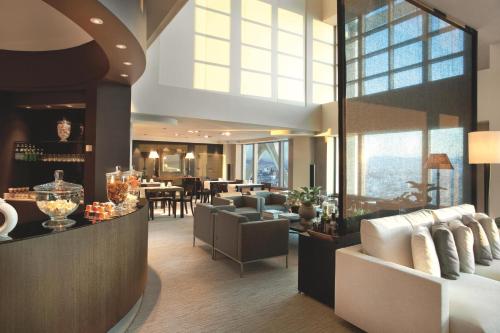Club Level One-Bedroom Suite with Two Double Beds - Upper Floor