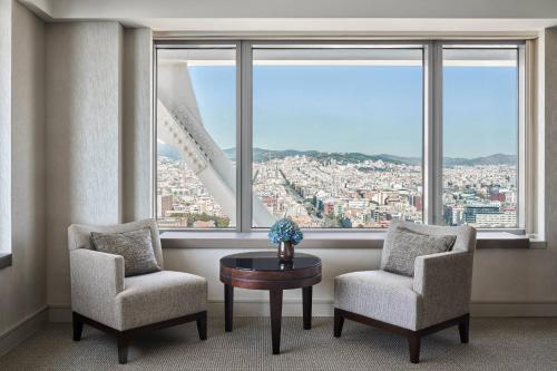 Club Level One-Bedroom Suite with Two Double Beds - Upper Floor
