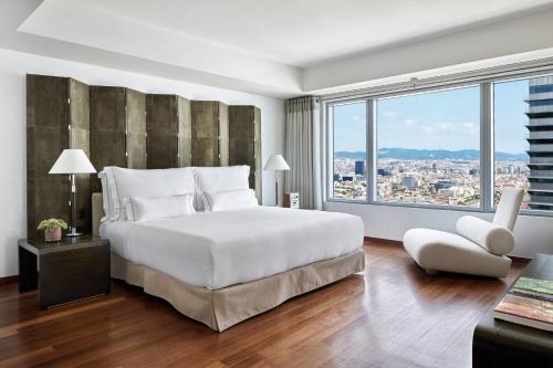 Two-Bedroom Penthouse with Skyline View - High Floor