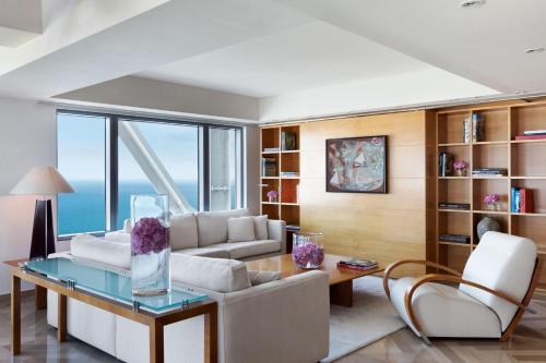Three-Bedroom Penthouse with Skyline View - High Floor