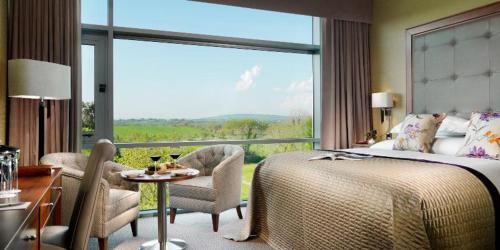 Suite with Lake View