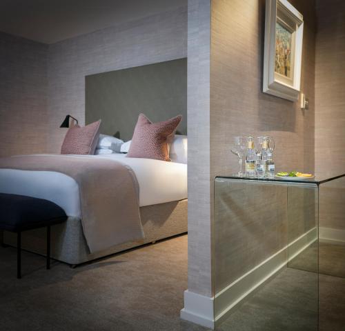 Suite with Lake View