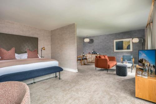Suite with Lake View
