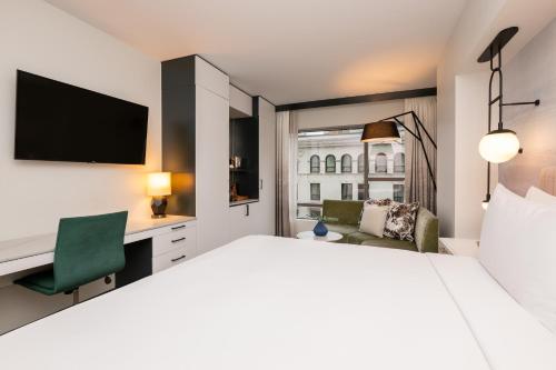 Deluxe King Room