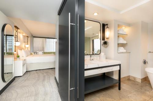 Grand Corner Junior Suite