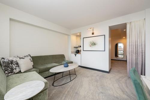Deluxe Junior King Suite with Water View