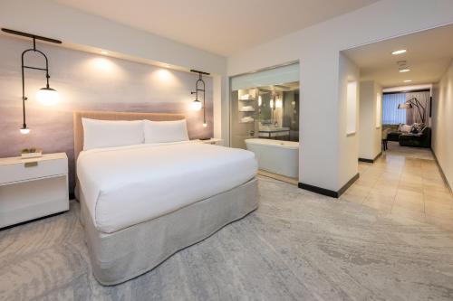 One-Bedroom Executive King Suite