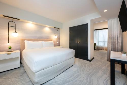 Superior Junior King Suite