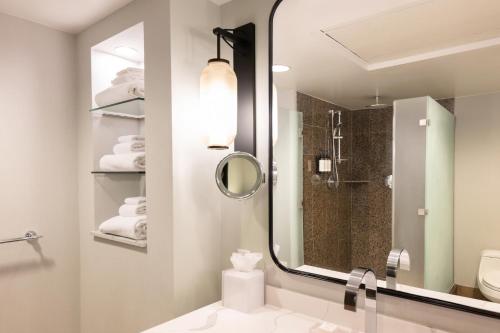 Superior Junior King Suite