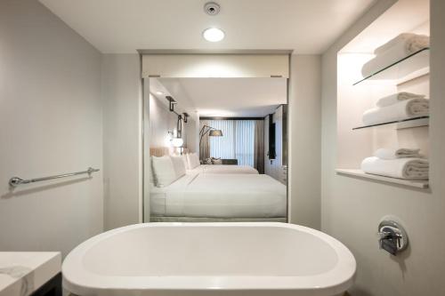 Deluxe Queen Room with Two Queen Beds
