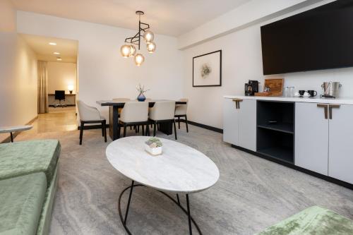 One Bedroom King Suite