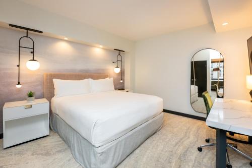 Room with One King Bed and One Queen Bed