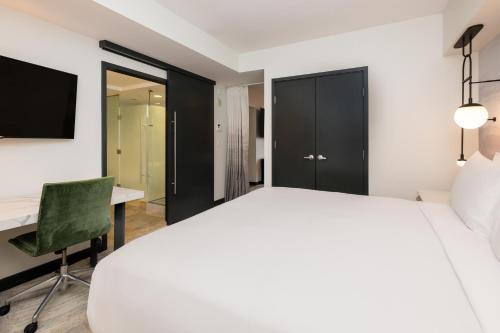 Room with One King Bed and One Queen Bed