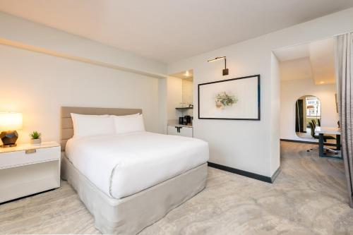 Room with One King Bed and One Queen Bed