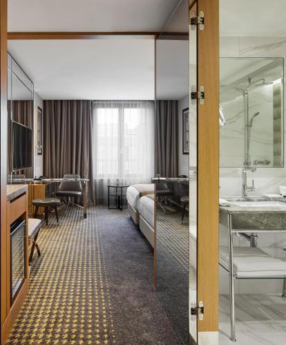 Classic Twin Room with Spa Access 