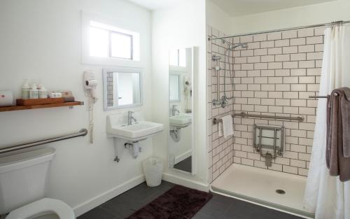 Queen Room – Disability Access