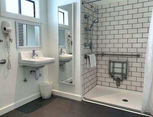 Queen Room – Disability Access