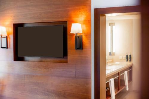 King Executive Room with Lake View