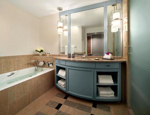 Royal King Suite