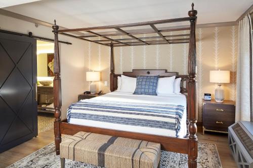 Junior King Suite with Pool View