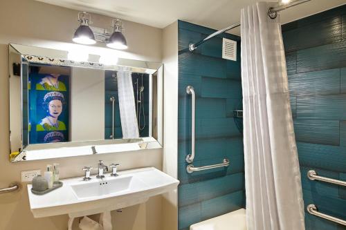 Junior King Suite with Pool View