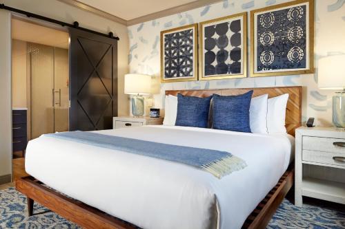Large One-Bedroom King Suite with City View