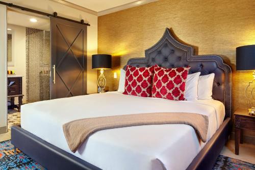 Large One-Bedroom King Suite with City View