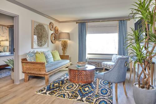 Large One-Bedroom King Suite with City View