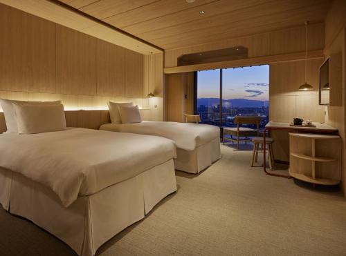 Superior 4 Beds (New Knows Old)