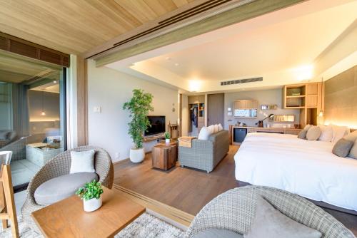 Standard Suite with Mountain View - First Floor