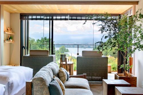 Superior Suite with Mountain and Lake View - Top Floor