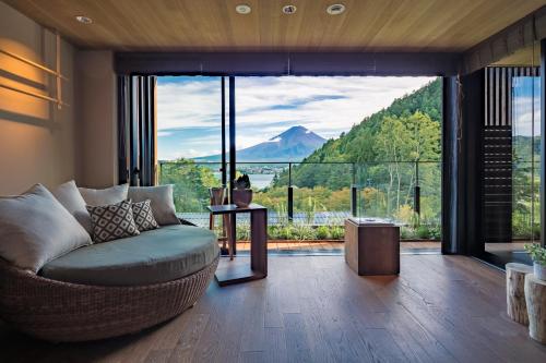 Superior Suite with Mountain and Lake View - Top Floor