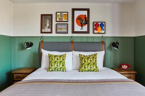 Deluxe King Room with Balcony