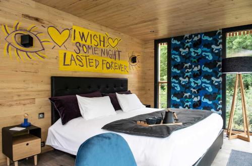 Lost Lodge - Suite with Hot Tub