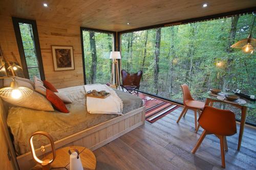 Nude - Suite with Hot Tub