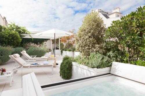 Terrace with Spa Suite