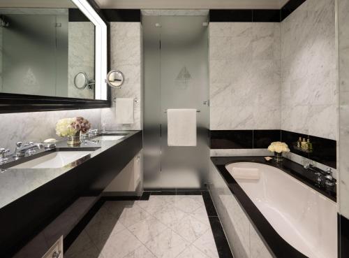 Signature Double Room lake view with balcony