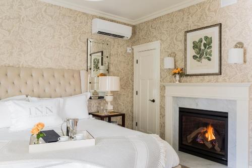 Deluxe King or Queen Room