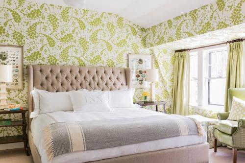 Deluxe King or Queen Room