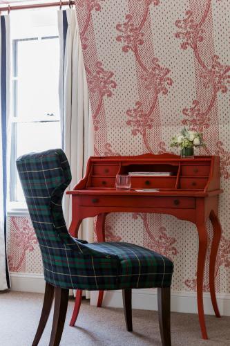 Deluxe King or Queen Room