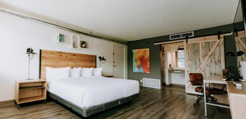 King Room with Exterior Entry - No View