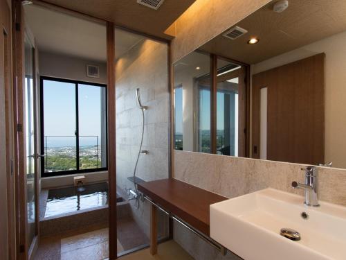 Twin Room with Tatami Area and Semi Open-Air Bath 1st Floor