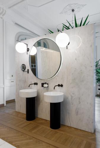 "Dionyssos" Suite with balcony and free-standing bath tub